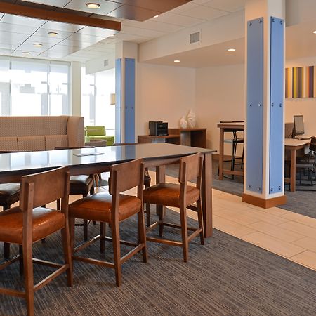Holiday Inn Express & Suites Farmington Hills - Detroit By Ihg Dış mekan fotoğraf